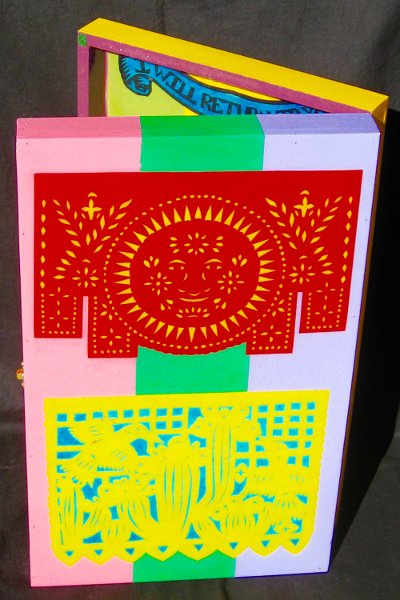 DiadelosMuertosTravelingAltarcase(View 2)